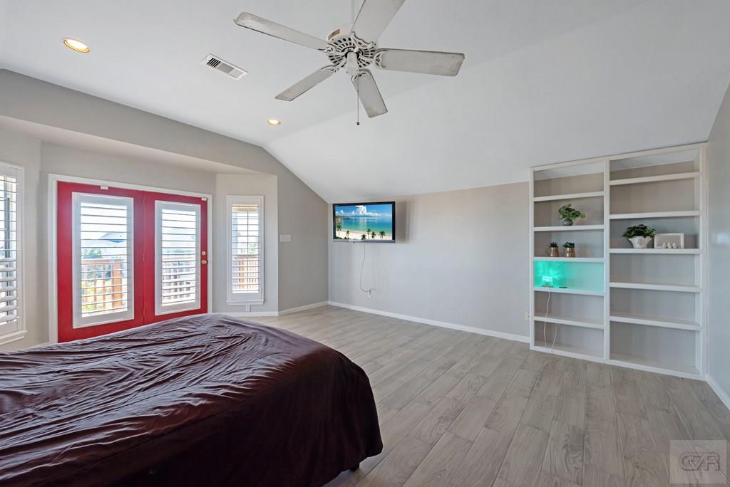 270 Isles End Road Tiki Island, TX 77554 - Photo 28 of 49 a bedroom with a bed and a window