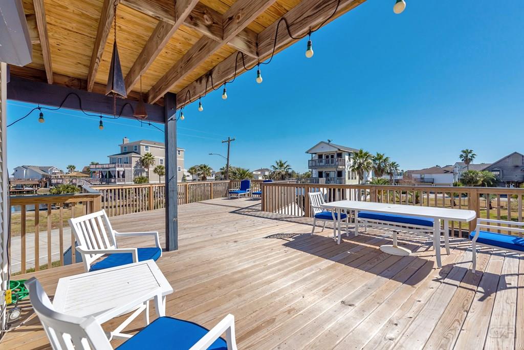 270 Isles End Road Tiki Island, TX 77554 - Photo 38 of 49 a outdoor space with lots of tables and chairs