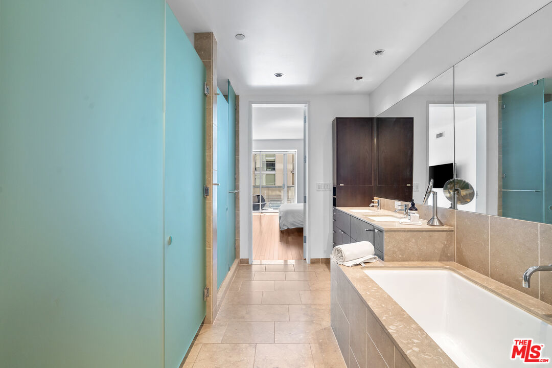 6250 Hollywood Boulevard, Unit 7K Los Angeles, CA 90028 - Photo 25 of 50 a large white kitchen with a large window