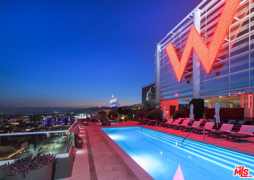 6250 Hollywood Boulevard, Unit 7K Los Angeles, CA 90028 - Photo 38 of 50 a outdoor view with sitting space