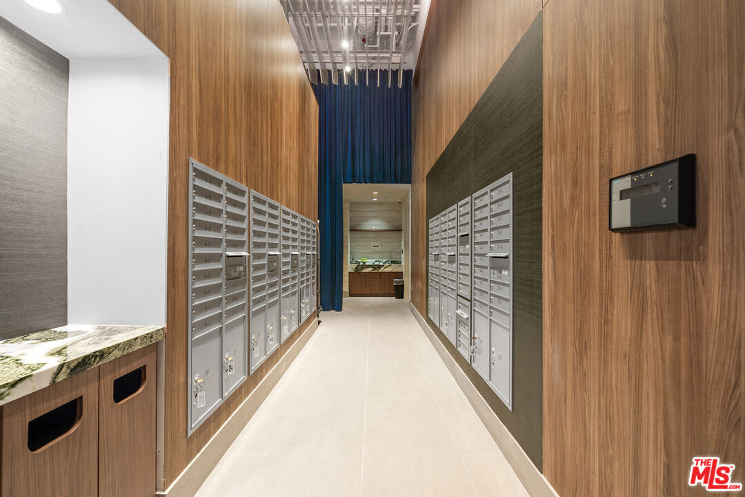 6250 Hollywood Boulevard, Unit 7K Los Angeles, CA 90028 - Photo 44 of 50 a view of hallway with stairs
