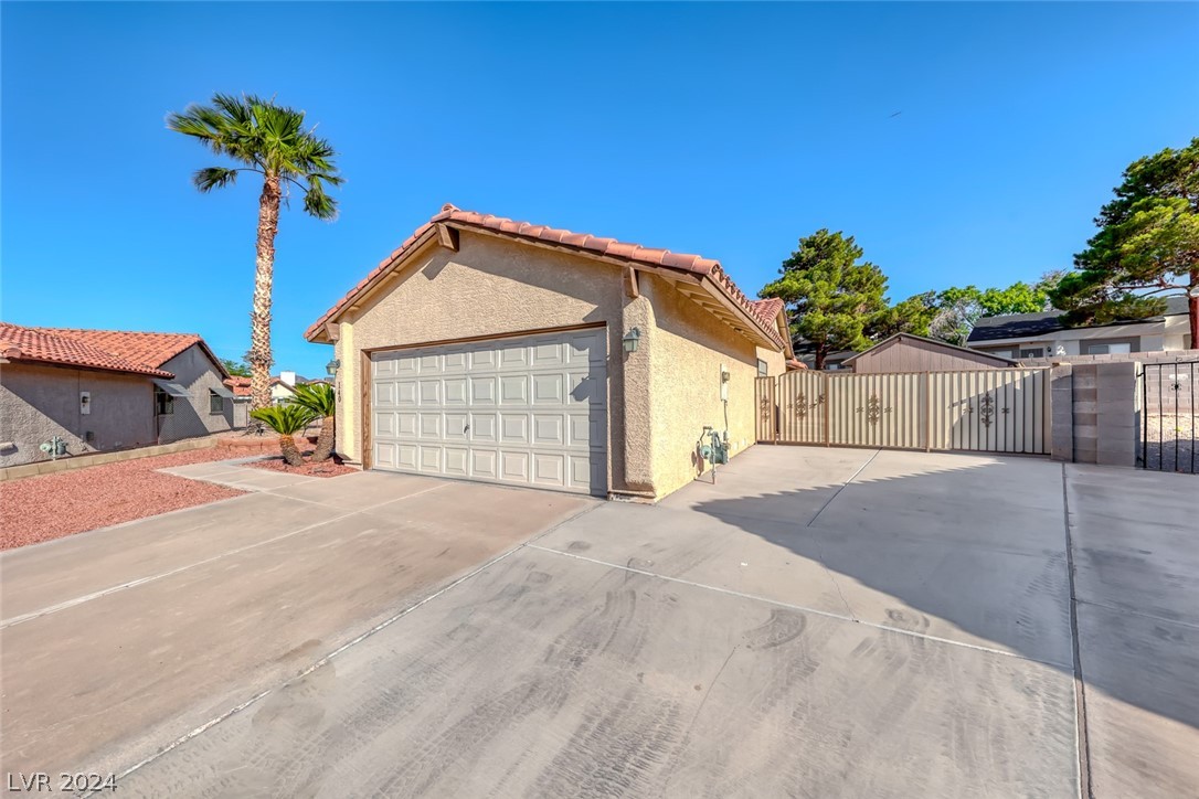 140 Lido Circle Henderson, NV 89015 - Photo 4 of 38