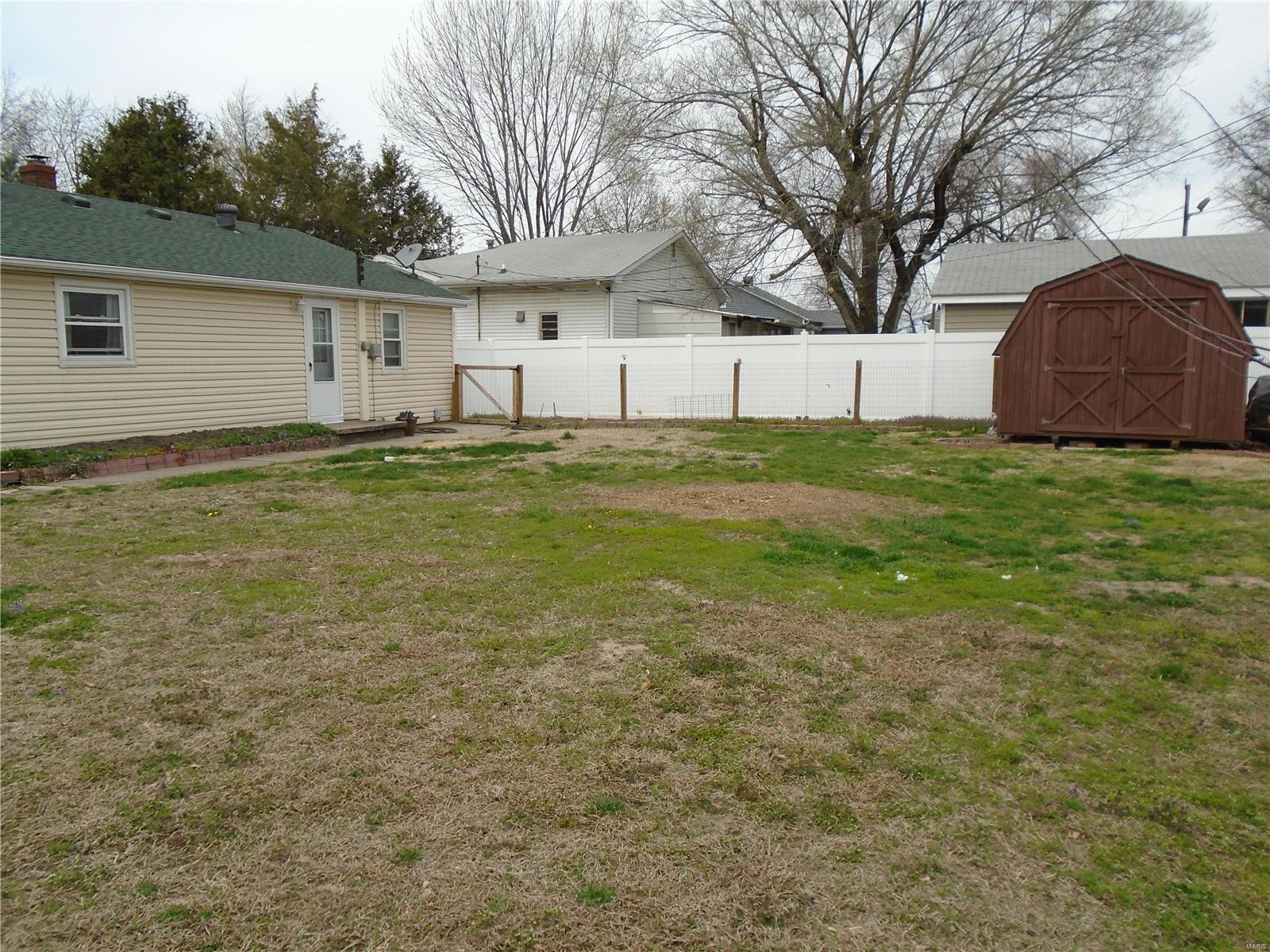 106 Michigan Avenue South Roxana, IL 62087 - Photo 11 of 37 Gallery Image 11