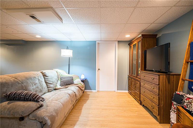 107 Fraser Road Valencia, PA 16059 - Photo 13 of 25 Gallery Image 13