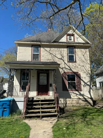 $1,400 | 1328 James Street, Kalamazoo, MI 49001