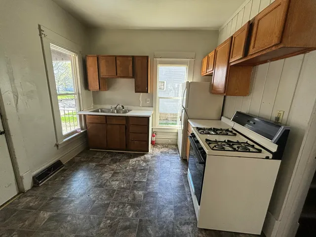 $1,400 | 1328 James Street, Kalamazoo, MI 49001