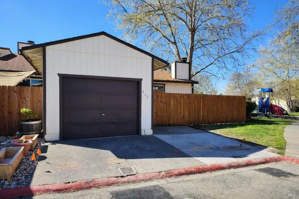$399,000 | 717 Blair Place, Santa Rosa, CA 95401