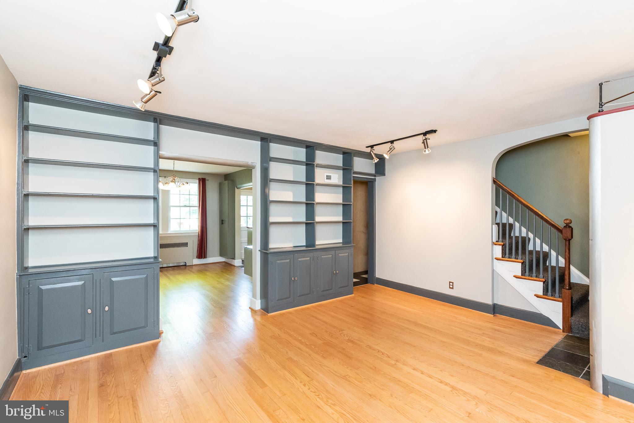 68 Murdock Road Baltimore, MD 21212 - Photo 5 of 43 Custom built -ins in living room