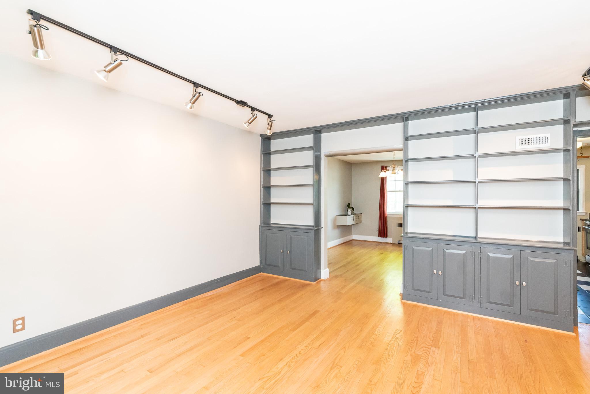 68 Murdock Road Baltimore, MD 21212 - Photo 6 of 43 Creatively appointed living room