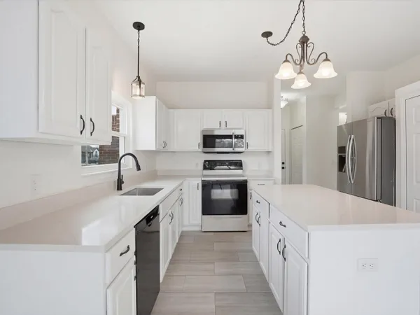 $500,000 | 36580 North Pointe Drive, New Baltimore, MI 48047