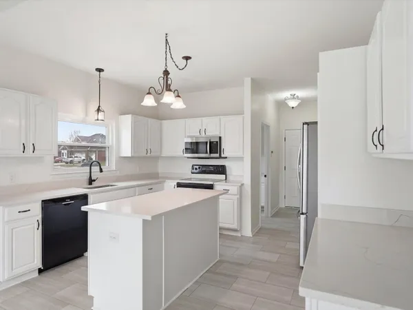 $500,000 | 36580 North Pointe Drive, New Baltimore, MI 48047