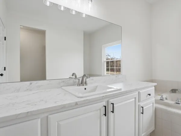 $500,000 | 36580 North Pointe Drive, New Baltimore, MI 48047