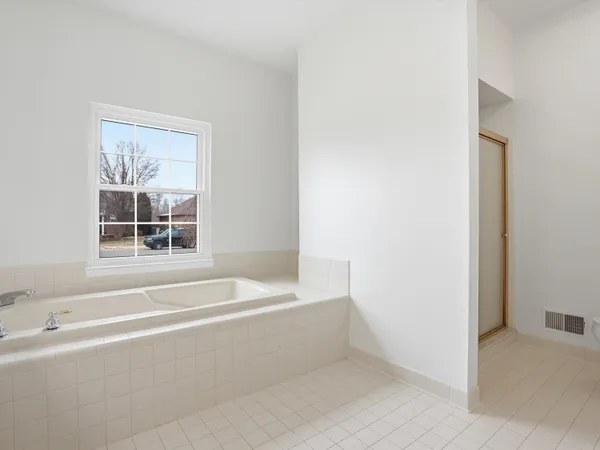 $500,000 | 36580 North Pointe Drive, New Baltimore, MI 48047