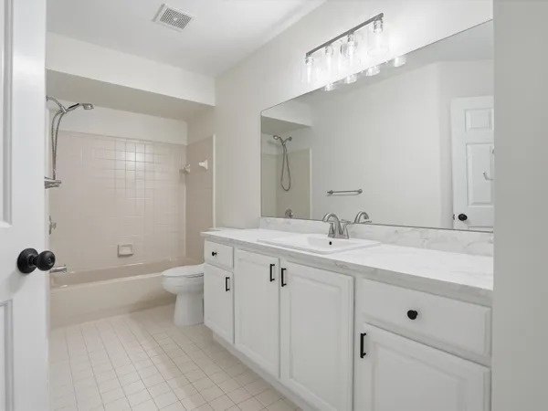 $500,000 | 36580 North Pointe Drive, New Baltimore, MI 48047