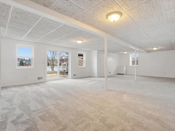 $500,000 | 36580 North Pointe Drive, New Baltimore, MI 48047