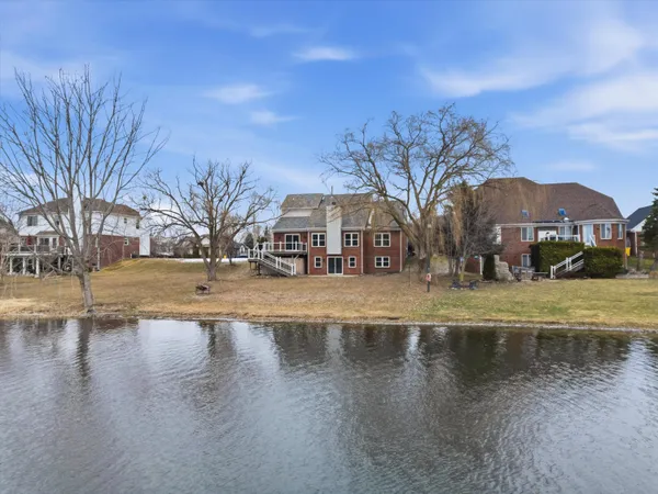 $500,000 | 36580 North Pointe Drive, New Baltimore, MI 48047