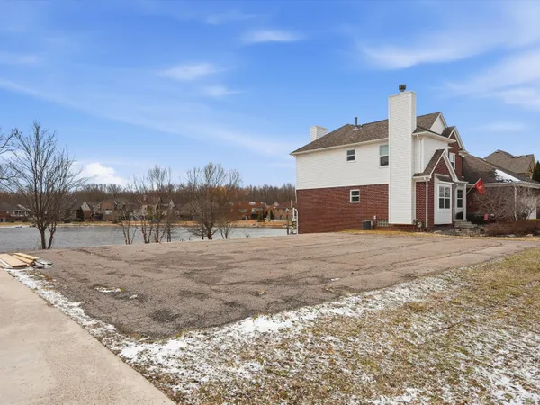 $500,000 | 36580 North Pointe Drive, New Baltimore, MI 48047