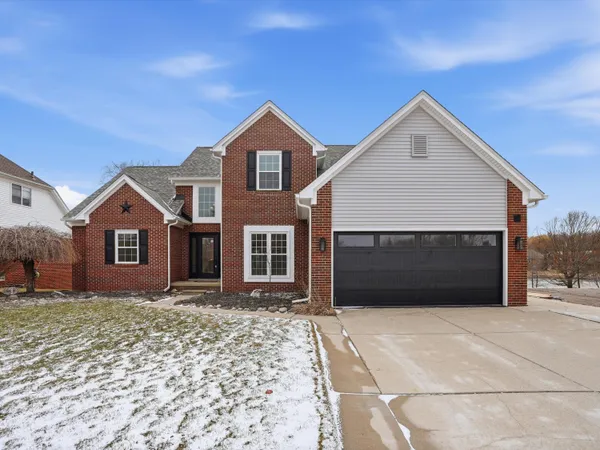 $500,000 | 36580 North Pointe Drive, New Baltimore, MI 48047