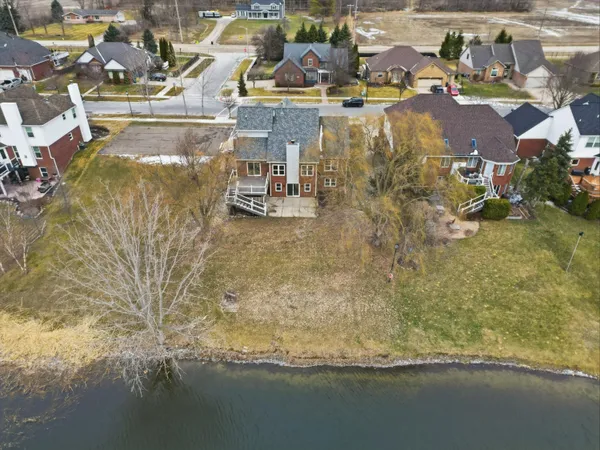 $500,000 | 36580 North Pointe Drive, New Baltimore, MI 48047