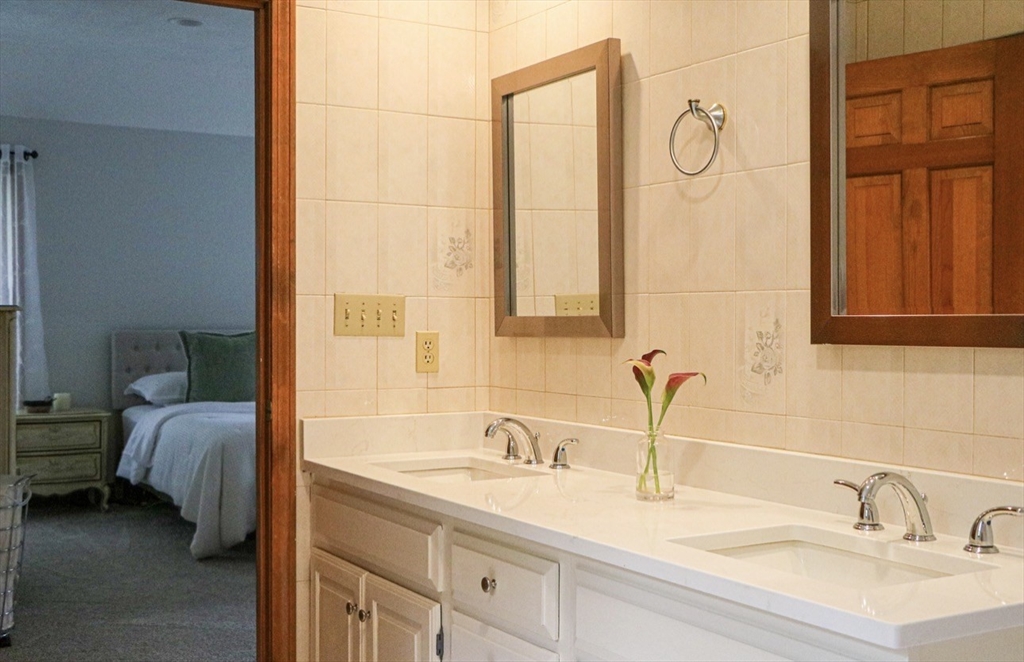 39 Spring Hill Road North Andover, MA 01845 - Photo 17 of 28 Gallery Image 17