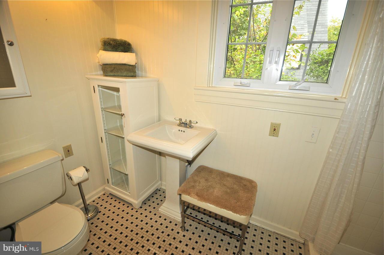 4414 Wickford Road Baltimore, MD 21210 - Photo 16 of 30 Bath (Master)