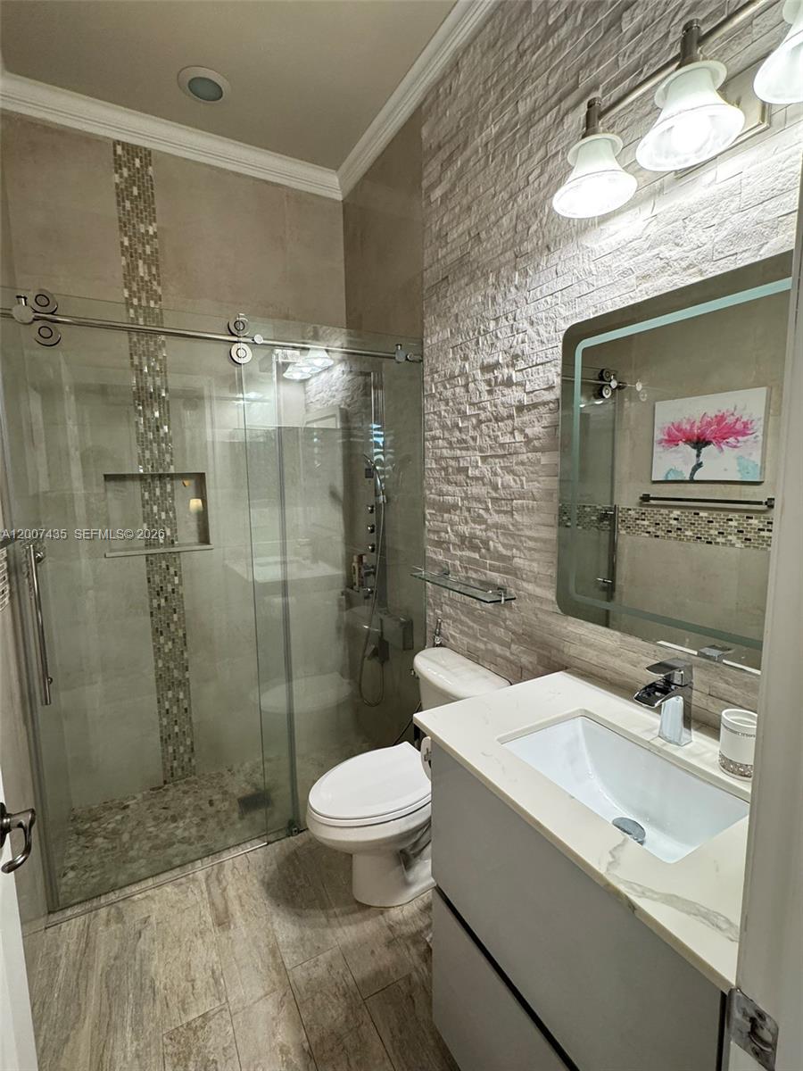15053 Southwest 40th Street Davie, FL 33331 - Photo 23 of 36 Bathroom in the room. This could be a guest room.