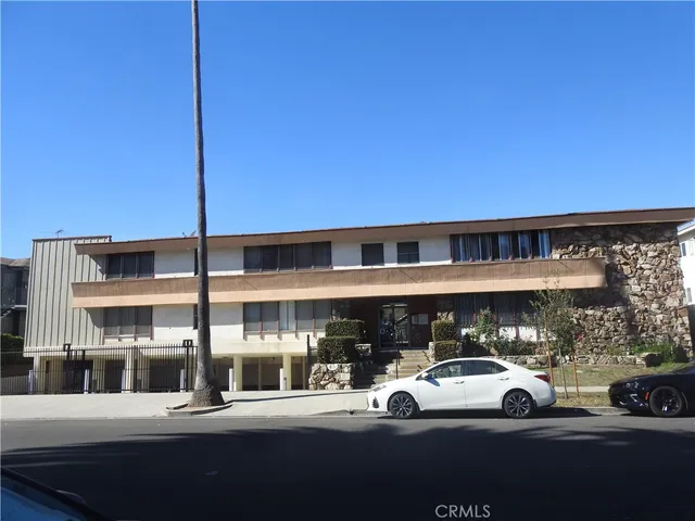 $5,400,000 | 409 South Manhattan Place, Los Angeles, CA 90020