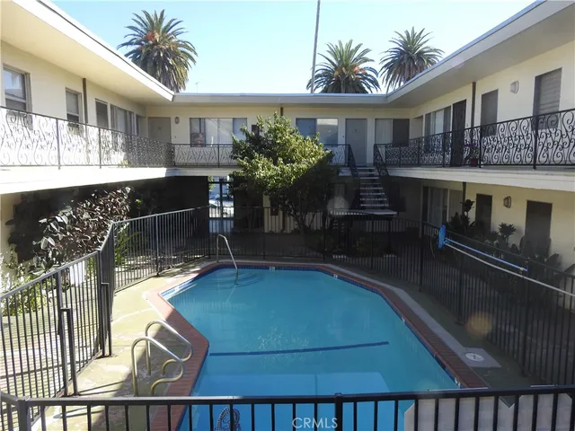 $5,400,000 | 409 South Manhattan Place, Los Angeles, CA 90020