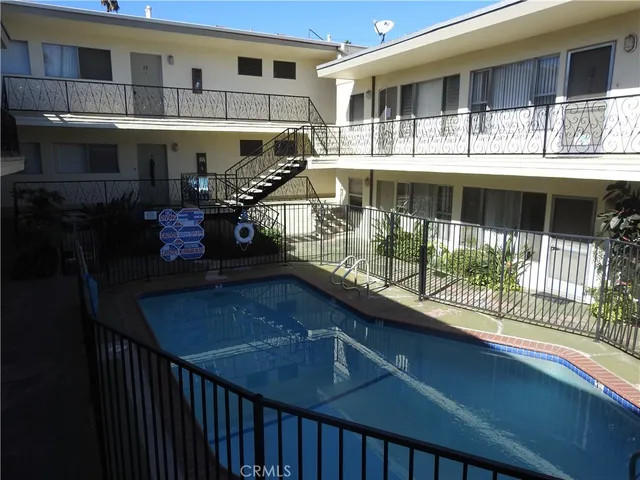 $5,400,000 | 409 South Manhattan Place, Los Angeles, CA 90020