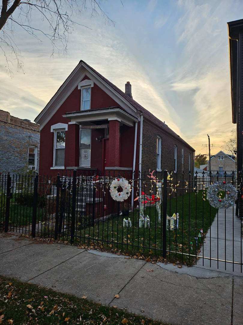 1034 North Ridgeway Avenue Chicago, IL 60651 - Photo 2 of 18 Gallery Image 2