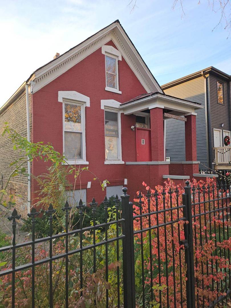 1034 North Ridgeway Avenue Chicago, IL 60651 - Photo 3 of 18 Gallery Image 3