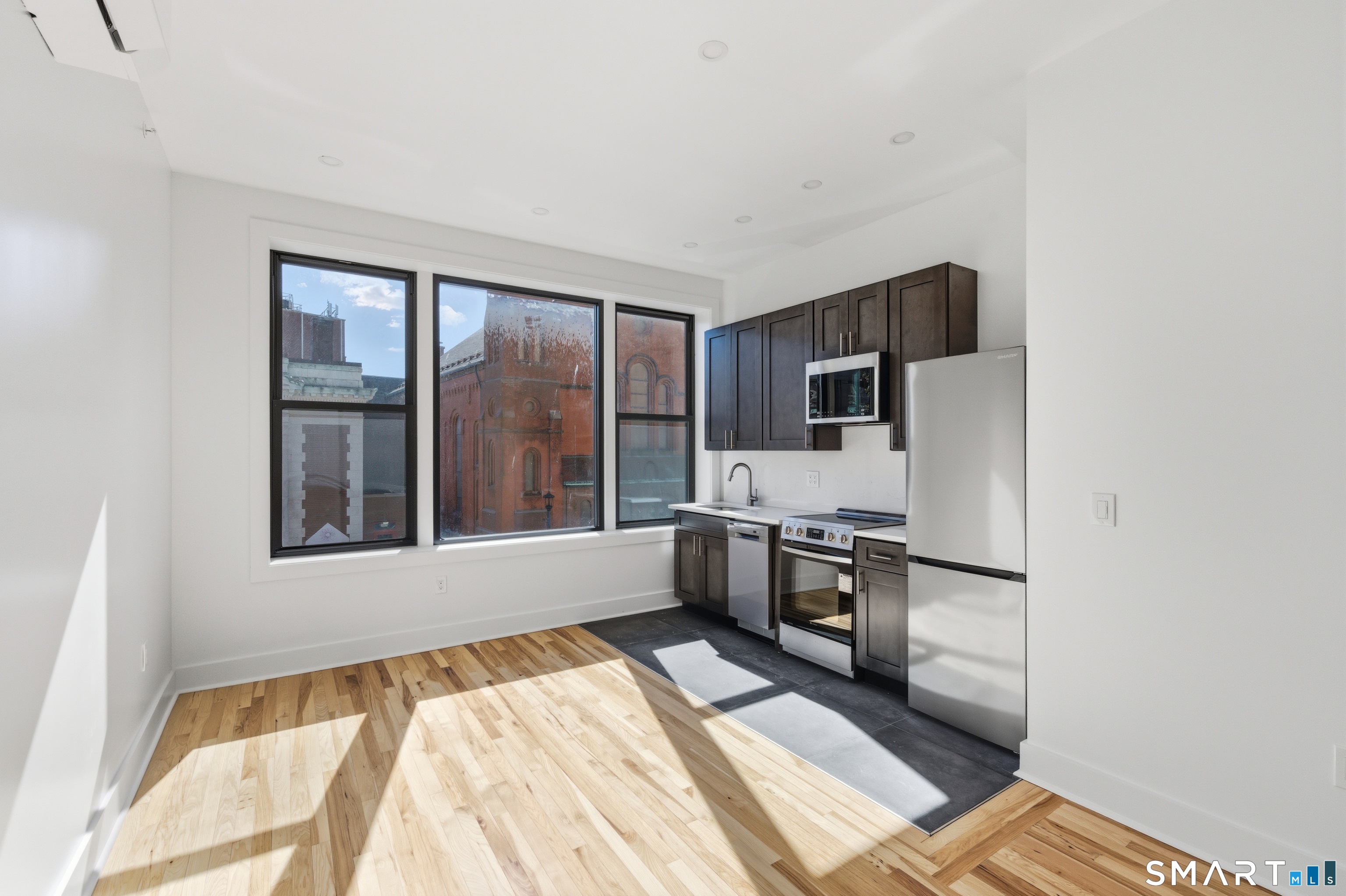 253 State Street New London, CT 06320 - Photo 1 of 13