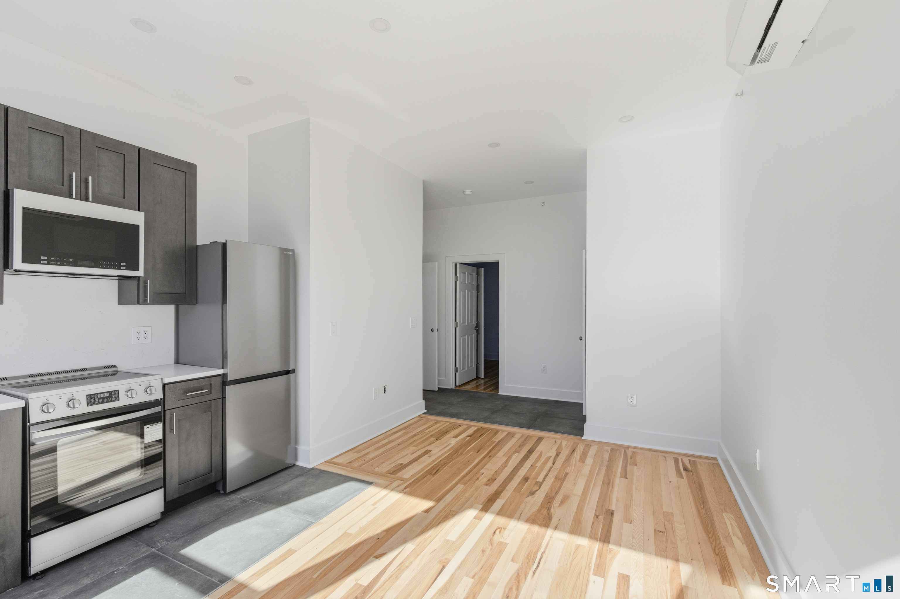 253 State Street New London, CT 06320 - Photo 3 of 13