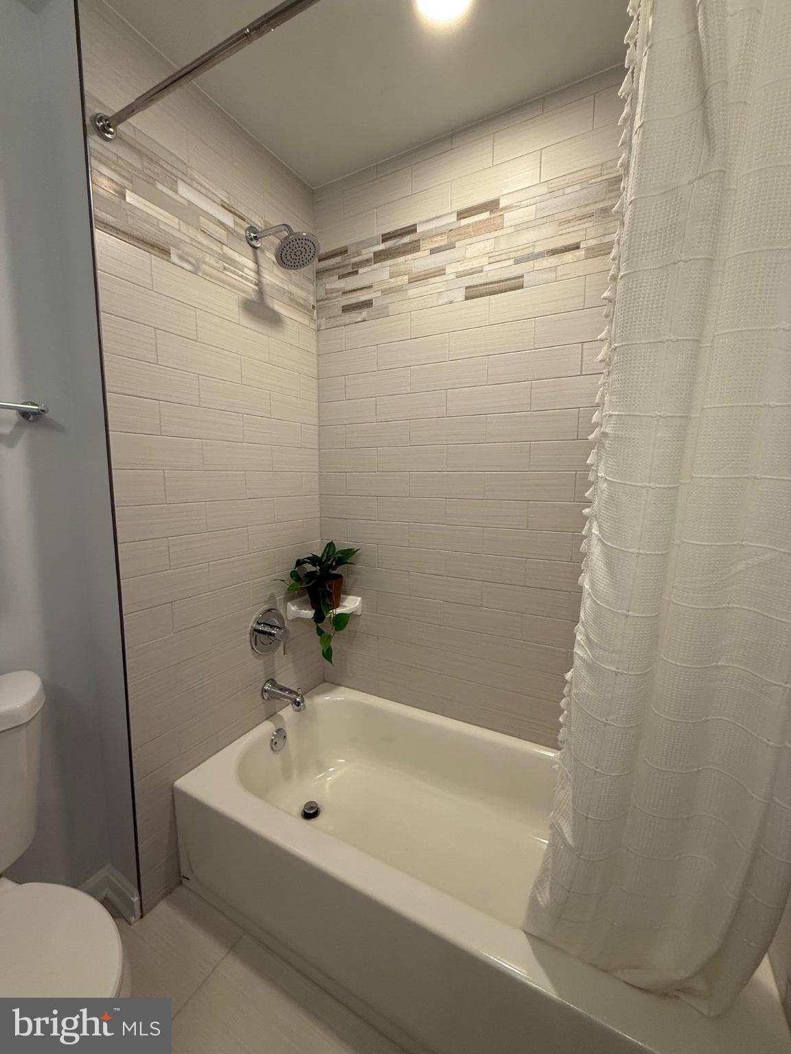 192 Hickory Point Road Pasadena, MD 21122 - Photo 22 of 53 Modern bathroom with elegant tiles.