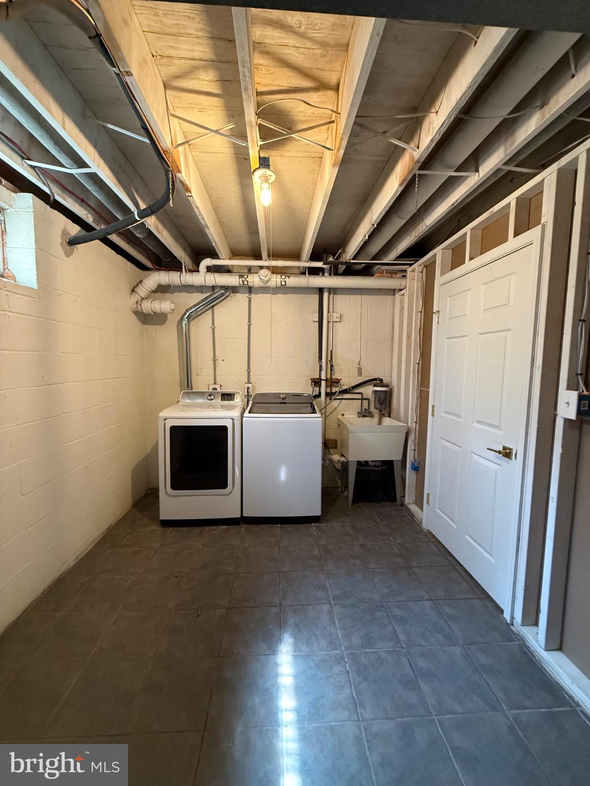 192 Hickory Point Road Pasadena, MD 21122 - Photo 31 of 53 Bright and functional laundry space.