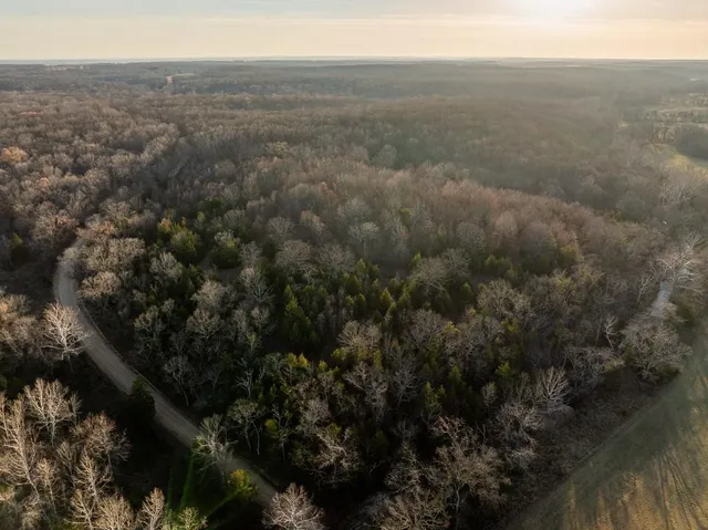 $641,875 | Waisner Avenue, Edwards, MO 65326