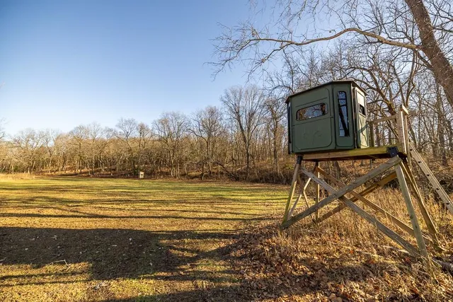 $641,875 | Waisner Avenue, Edwards, MO 65326