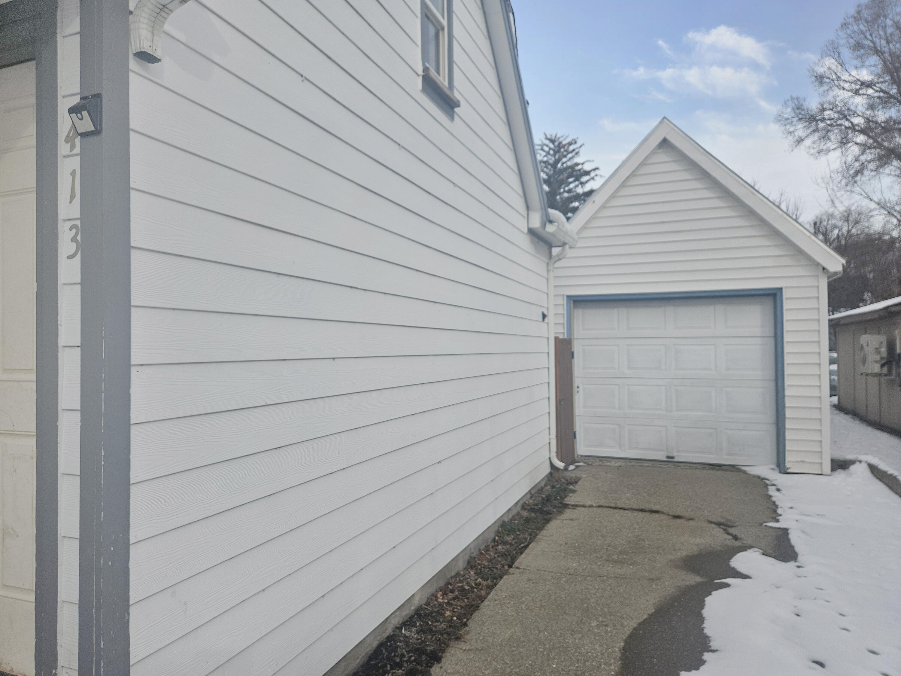 413 South H Street Lakeview, OR 97630 - Photo 2 of 17 2. Garage