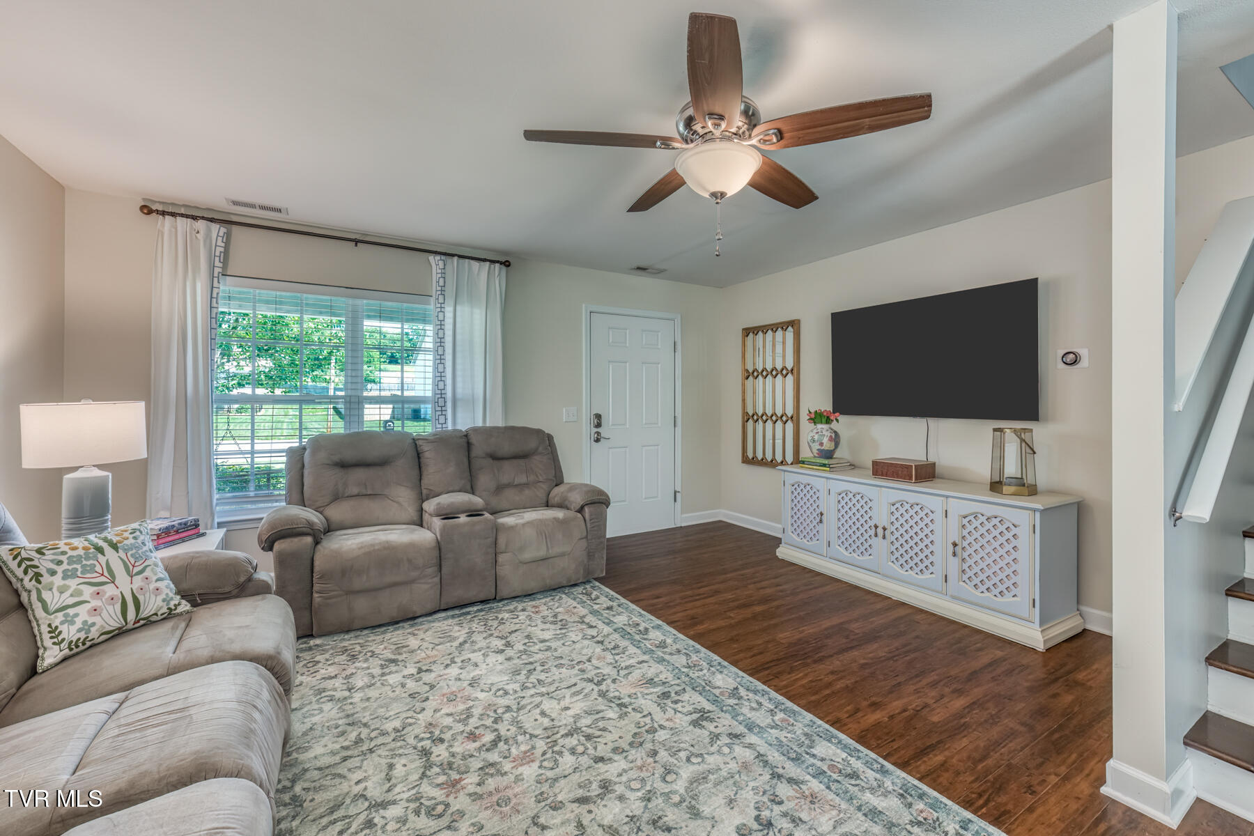 394 Kings Road Piney Flats, TN 37686 - Photo 9 of 51 Living Room