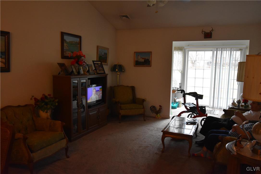 1424 Upstream Farm Road Easton, PA 18040 - Photo 5 of 13 Gallery Image 5