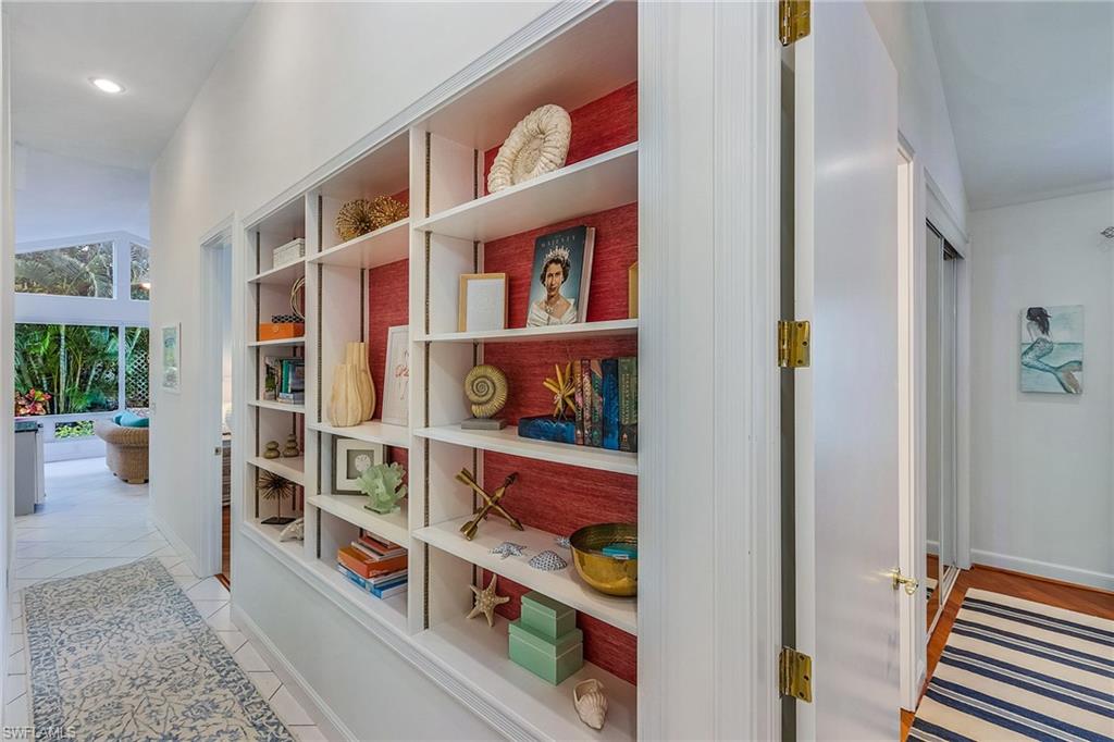 720 Turkey Oak Lane Naples, FL 34108 - Photo 24 of 31 Hallway