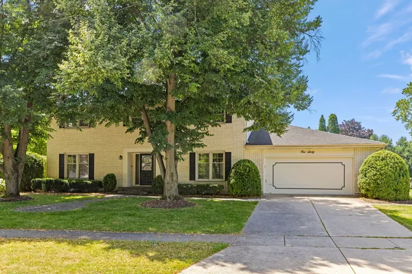 $799,000 | 160 East Thompson Drive, Wheaton, IL 60189
