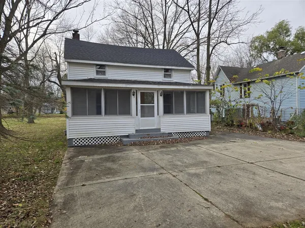 $159,900 | 25438 4th Street, Grosse Ile, MI 48138