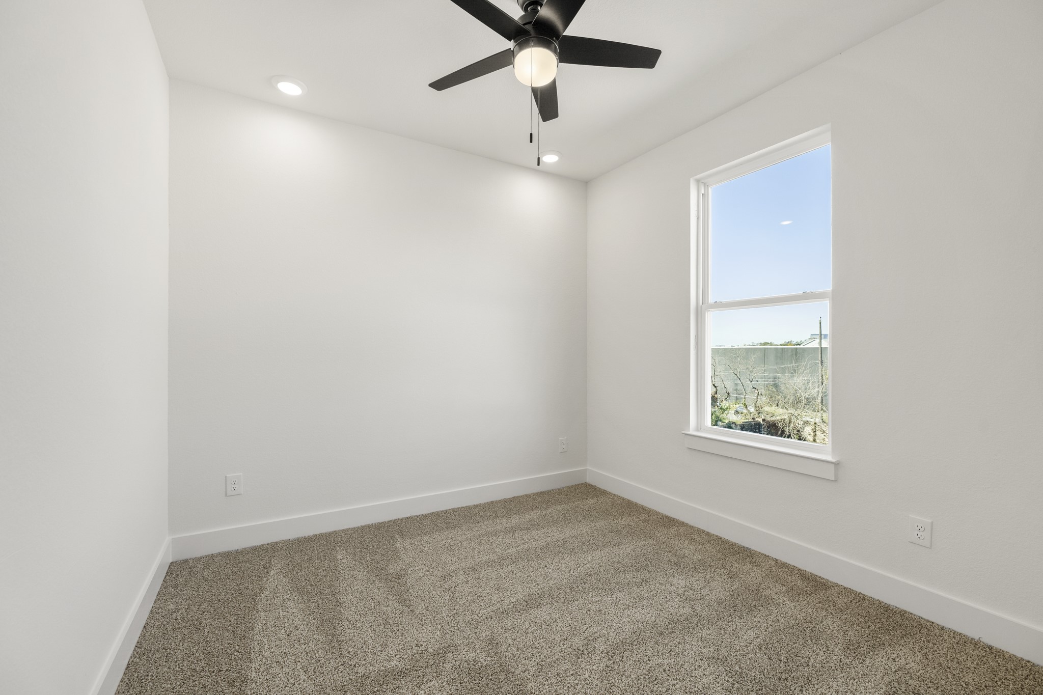6322 Del Rio Street Houston, TX 77021 - Photo 26 of 39 an empty room with a window and a fan