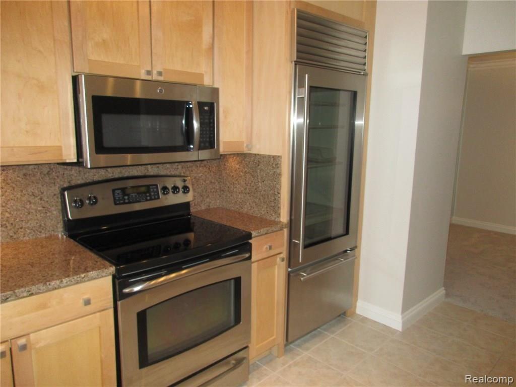 3501 West 14 Mile Road, Unit 13 Royal Oak, MI 48073 - Photo 3 of 20