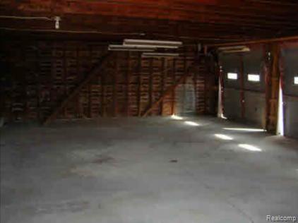 20055067 Garage Interior
