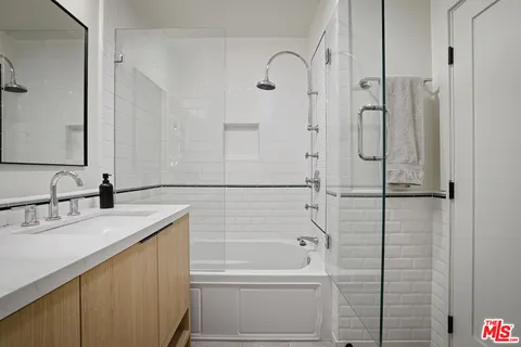 $2,345,000 | 11357 Aqua Vista Street, Studio City, CA 91602