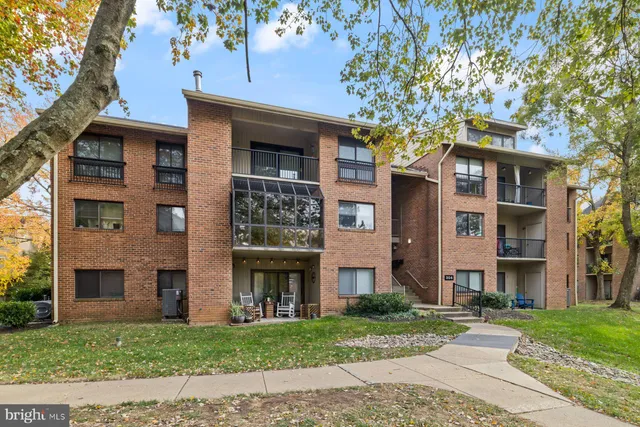 $299,000 | 304 Hilltop Lane, Annapolis, MD 21403