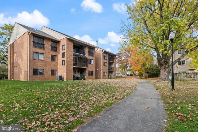 $299,000 | 304 Hilltop Lane, Annapolis, MD 21403