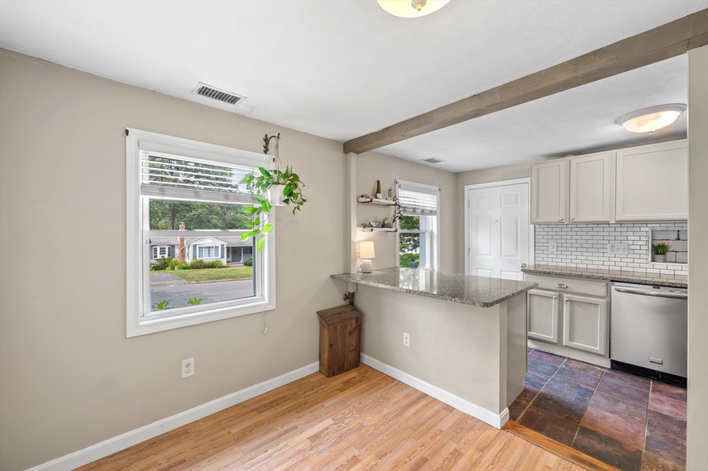 10 Bainridge Road Worcester, MA 01602 - Photo 12 of 25 Gallery Image 12